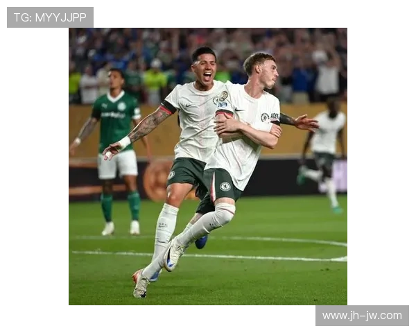 切尔西俱乐部庆祝百场里程碑为帕尔默等五名球员颁发纪念礼物